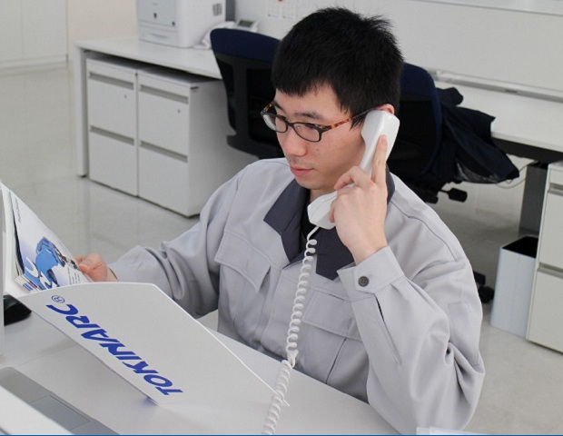 Communicate with overseas clients using English.